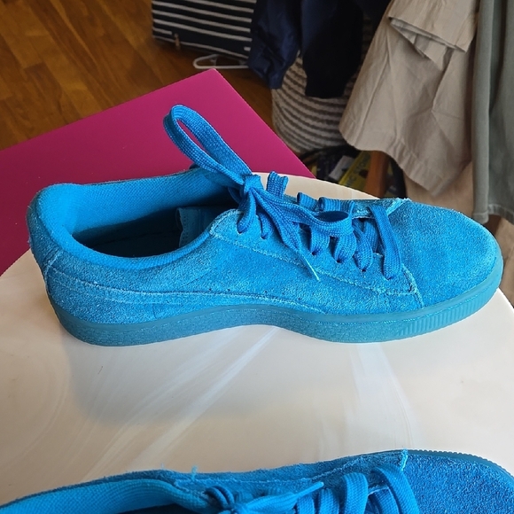 Puma Brand, Blue Kids Sneakers Youth Size 7. - Picture 9 of 12